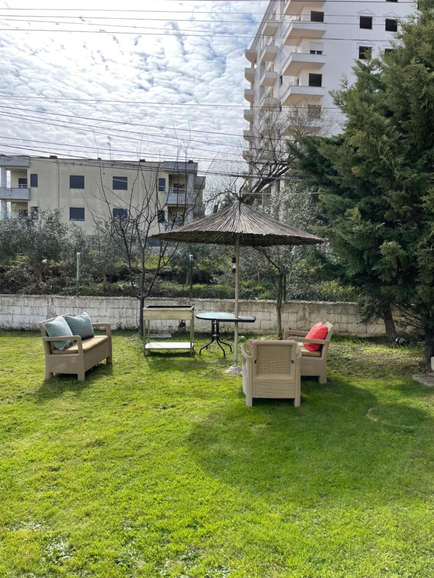 Kolmen hengen huone